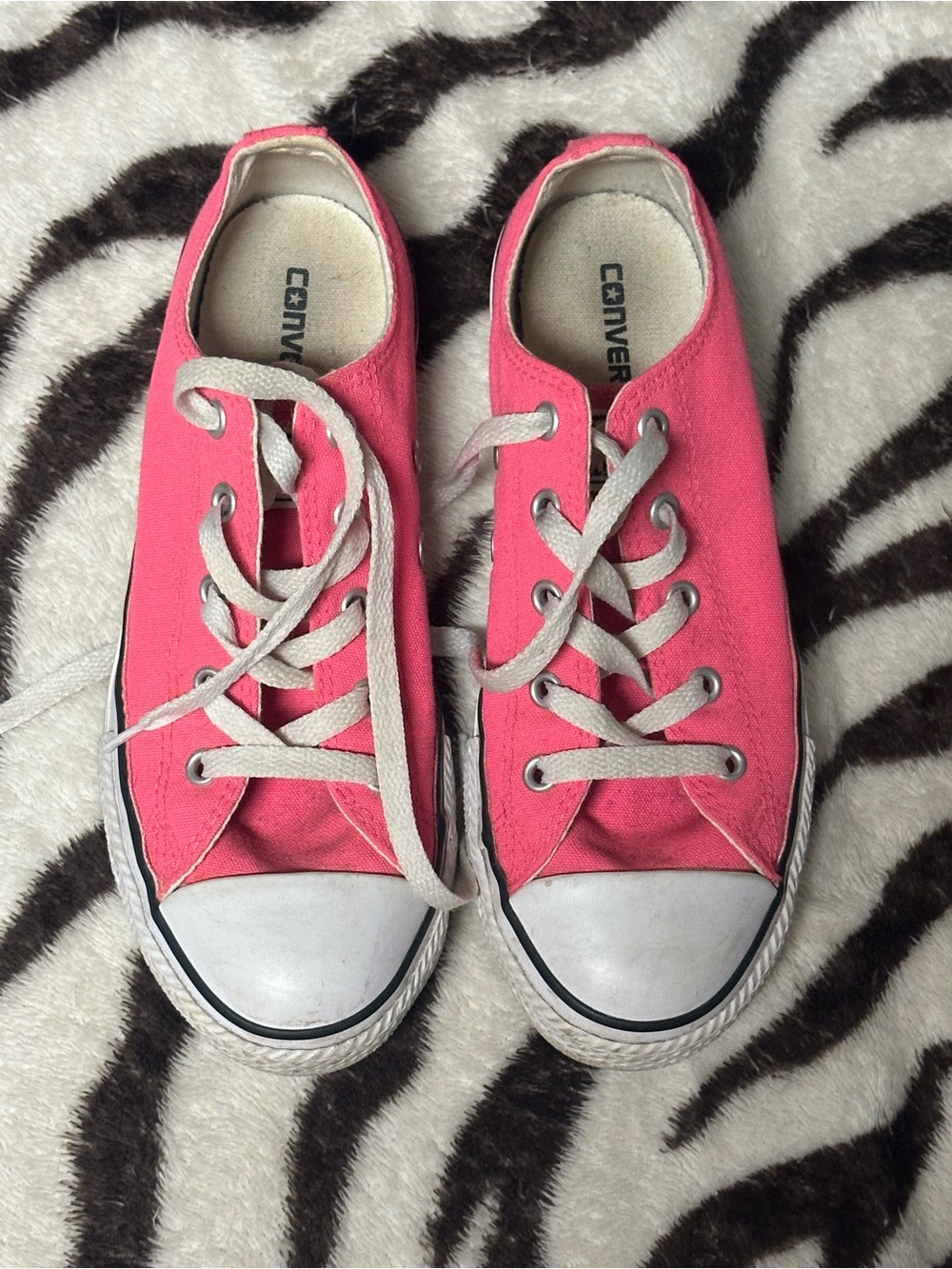 Hot pink low top Converse